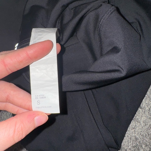 FABLETICS leggings size small can also fit like a medium . - Picture 3 of 3